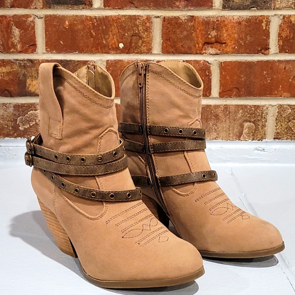 Nude Cowboy Boots